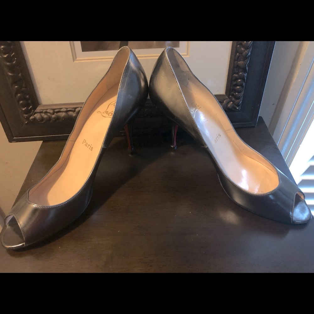 Christian Louboutin Peep Toe size 39